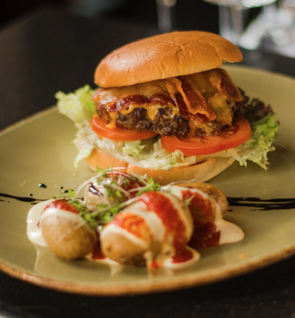 Amundsen Bar & Bistro