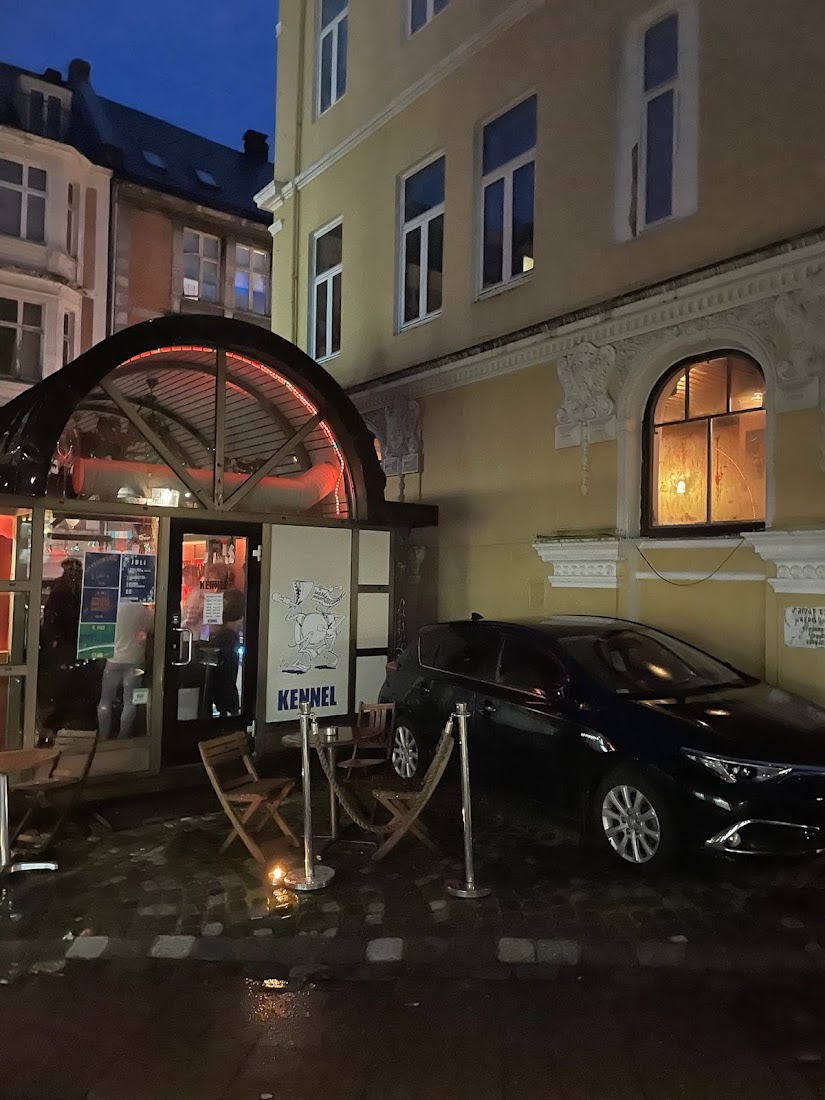 Kennel vinylbar